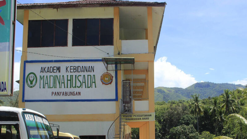 Akademi Kebidanan Madina Husada